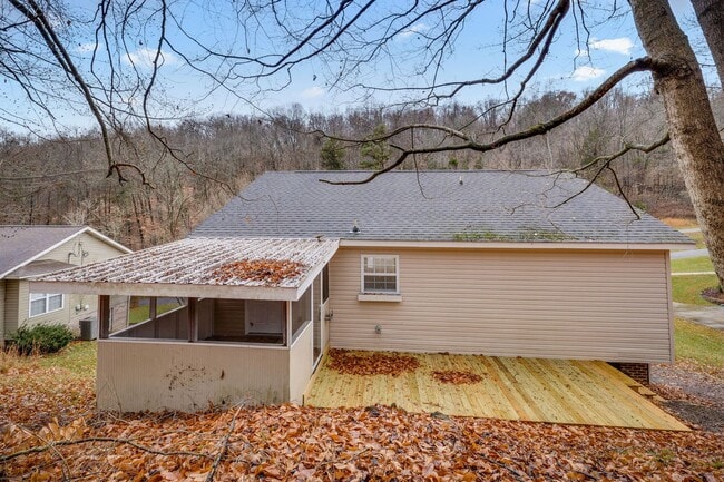 Building Photo - 3817 Rockford St