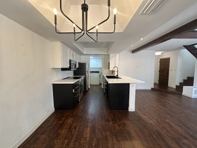 Building Photo - Point South Mountain; Located in the highly desirable Point South Mountain Community, resort styl...