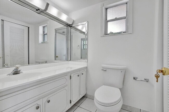 Building Photo - 2350 NE 14th Street Causeway