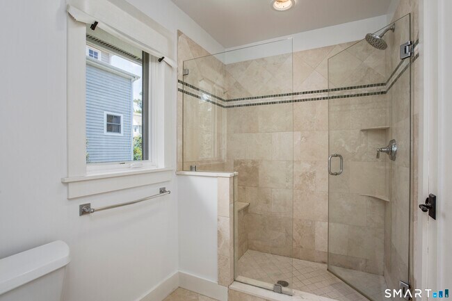 Building Photo - 14 Burr Rd