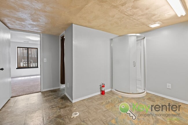 Building Photo - 3 Bedroom | 3 Bathroom - Ready to Entertai...