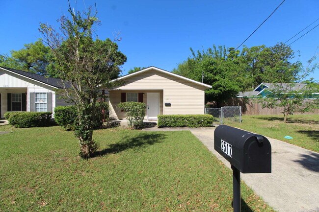 Building Photo - Updated 3BR/1BA Patio Home in Northeast Pensacola, Close to Downtown, Shopping, and Parks!