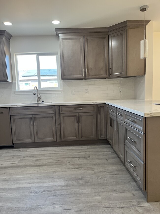 Building Photo - 5104 Chestnut Rd