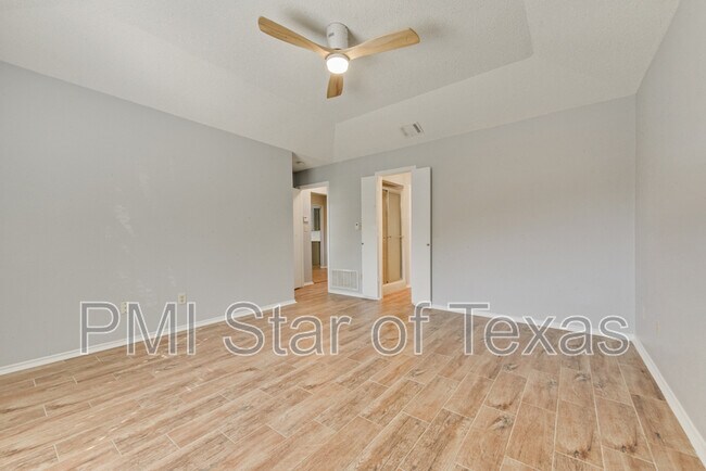 Building Photo - 2801 Hickory Bend Dr