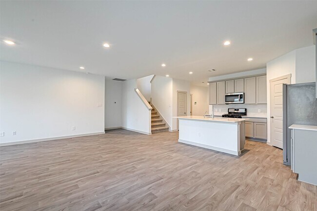 Building Photo - 250 John House Ln