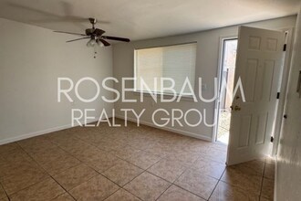 Building Photo - Beautifully updated 3-bedrooms, 2-baths ho...