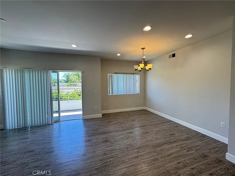 Building Photo - 5432 Hermitage Ave