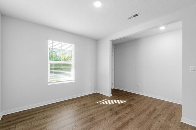 Building Photo - NEW Single Family Home in a Private Community!