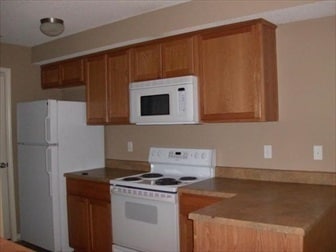 Building Photo - 2413 Deerfield Blvd