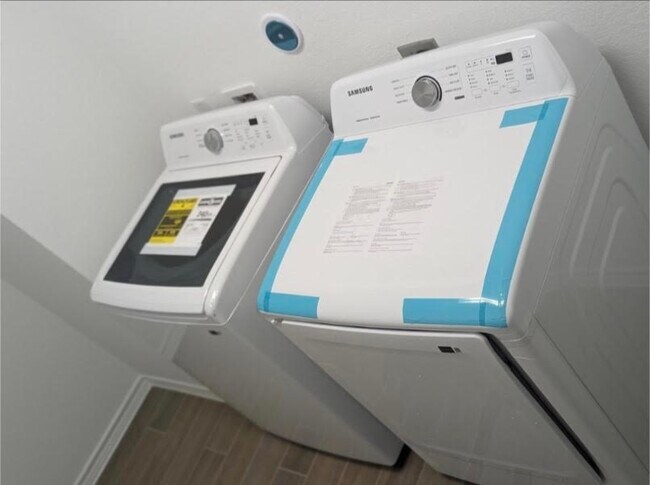 Building Photo - 1309 Tan Gable Ln