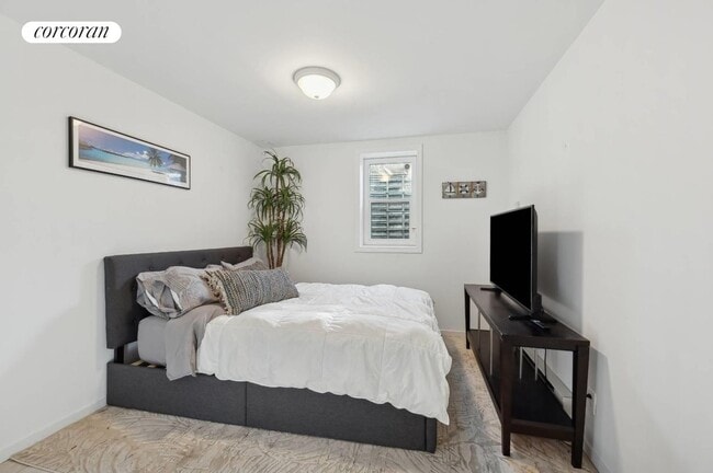 Building Photo - 400 Noyack Rd