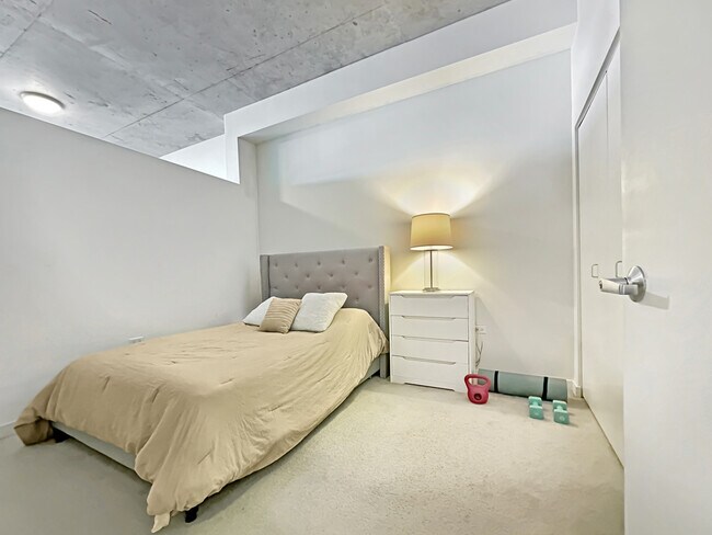 Building Photo - 235 W Van Buren St