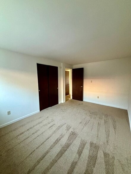 Building Photo - 21 Losson Garden Dr