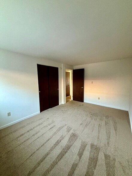 Building Photo - 5 Losson Garden Dr