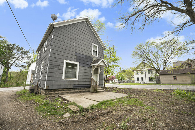 Building Photo - 434 Den Adel Ct