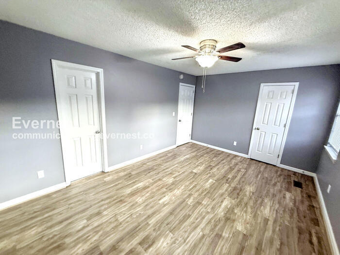 Building Photo - 2225 Cheshire Dr