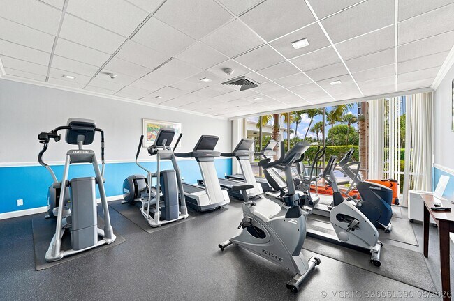 Building Photo - 2121 N Ocean Blvd