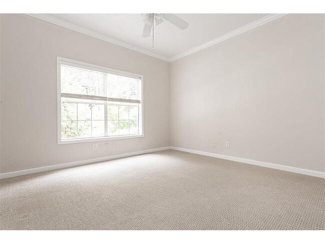 Building Photo - 3047 Lenox Rd NE