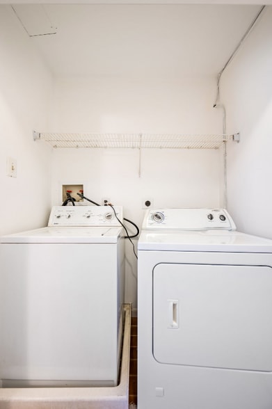 Building Photo - 1430 Redwood Ct