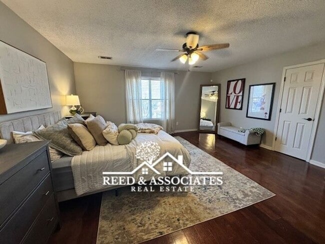 Building Photo - 4 bedrooms plus pool in Collierville!