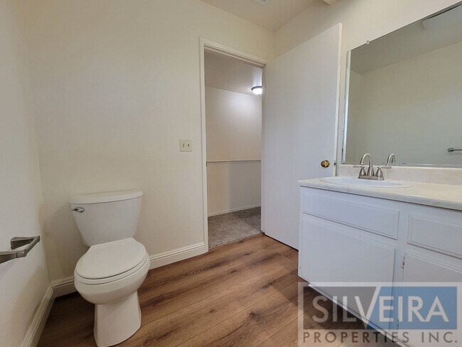 Building Photo - Unique 2 Bedroom Unit Available Now!