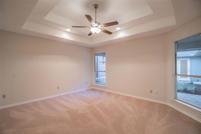 Building Photo - White Rock Highlands  4 bedrooms, 2.5 baths