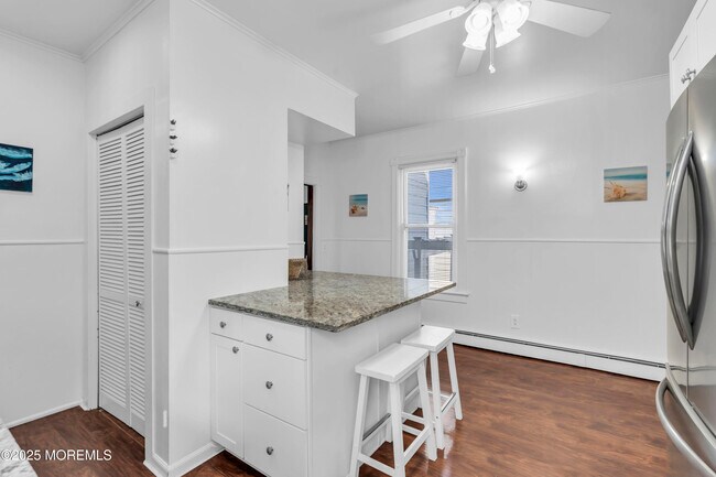 Building Photo - 6 Center St