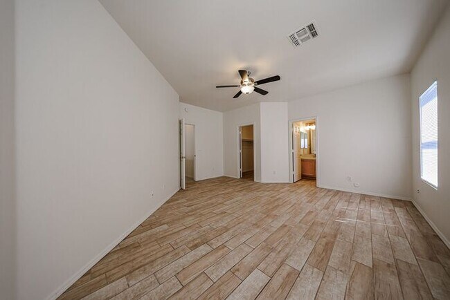 Building Photo - Stylish 4BD , 2 BA Home with Remodeled Bac...
