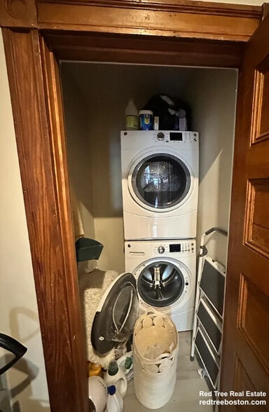 Building Photo - 174 Saint Alphonsus St