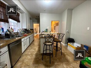 Building Photo - 4 bedroom in Brookline MA 02446