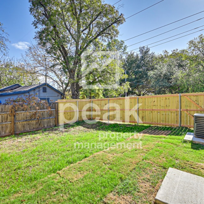 Building Photo - $1699! 3Bed/2.5Bath home ready for a Augus...
