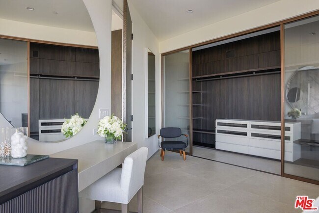 Building Photo - 9270 Kinglet Dr