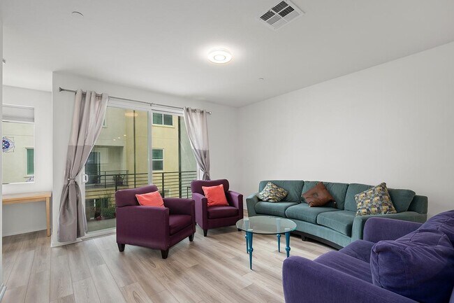 Building Photo - 5495 Seacliff Pl