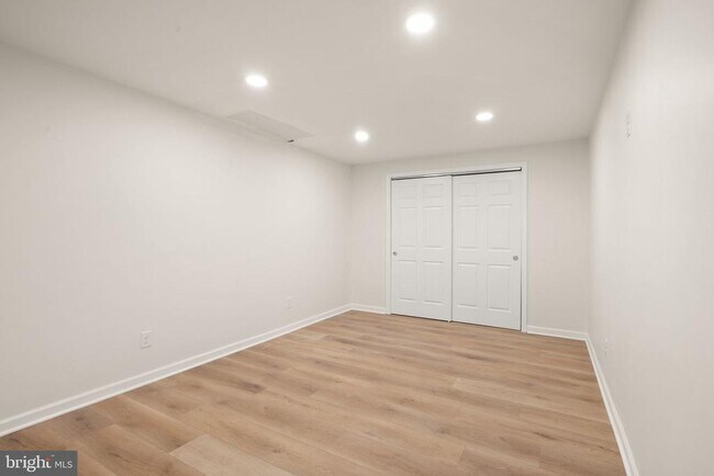 Building Photo - 13647 S Springs Dr