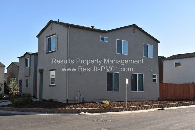 Building Photo - Stunning 4 Bedroom Home in Winding Meadow Village