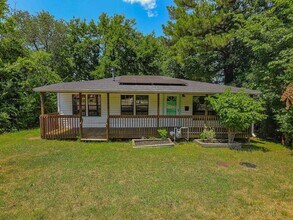 Building Photo - Charming 3 Bed 1.5 Bath home walkable to campus
