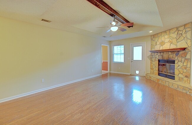 Building Photo - 948 Wedgewood Way