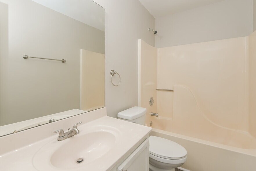 Building Photo - 2108 David Earl Dr