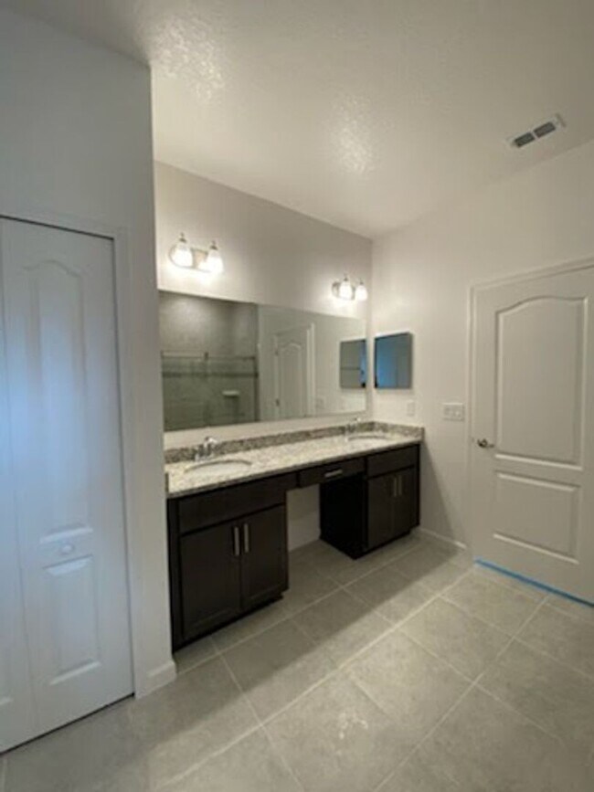 Building Photo - Like New 3 bedroom + den with French doors, screened in porch and Fenced yard and much more...