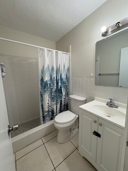 Building Photo - 4928 Shoshone St
