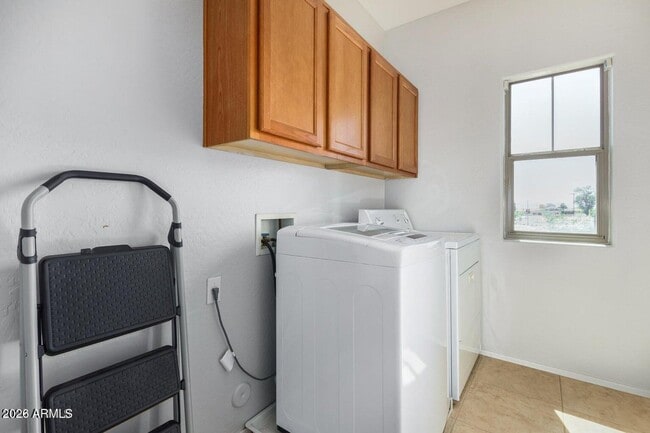 Building Photo - 939 E Sourwood Dr