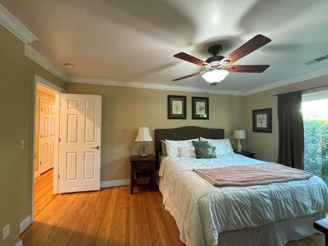 Building Photo - Stunning 3-Bedroom Home with Pool in South...
