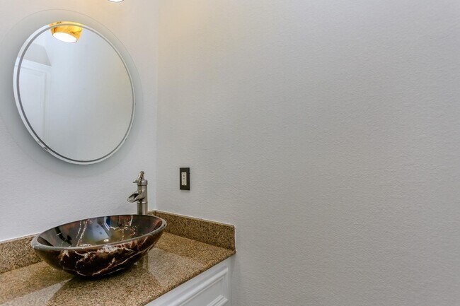 Building Photo - 306 Enid St