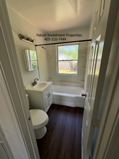 Building Photo - 1431 NE 29th St