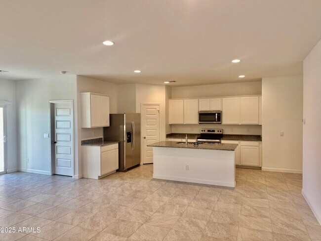 Building Photo - 5835 E Freesia Ln