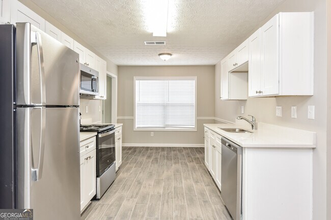 Building Photo - 40 Dearing Woods Ln