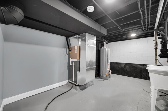 Building Photo - 8013 Monaldi Dr