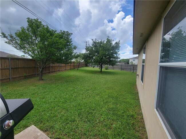 Building Photo - 1006 Potter Cove