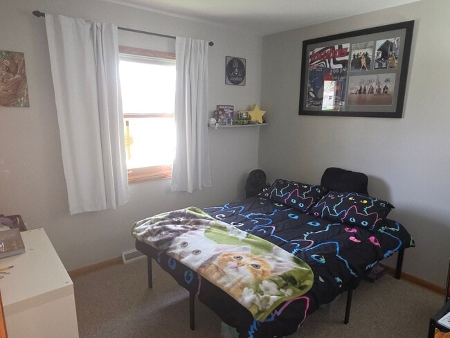 Building Photo - Updated 3 bedroom Racine ranch