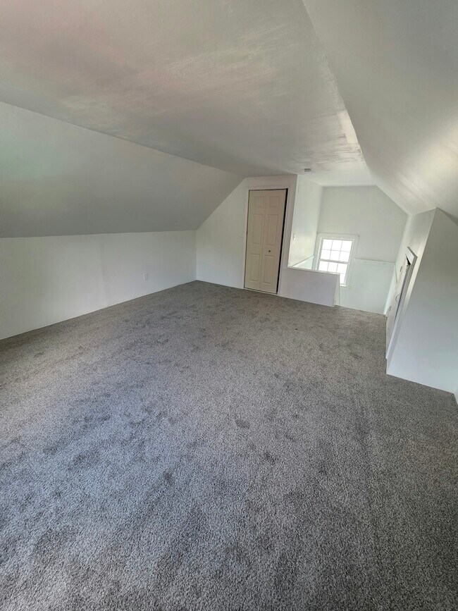 Building Photo - 3953 Elmwood Rd